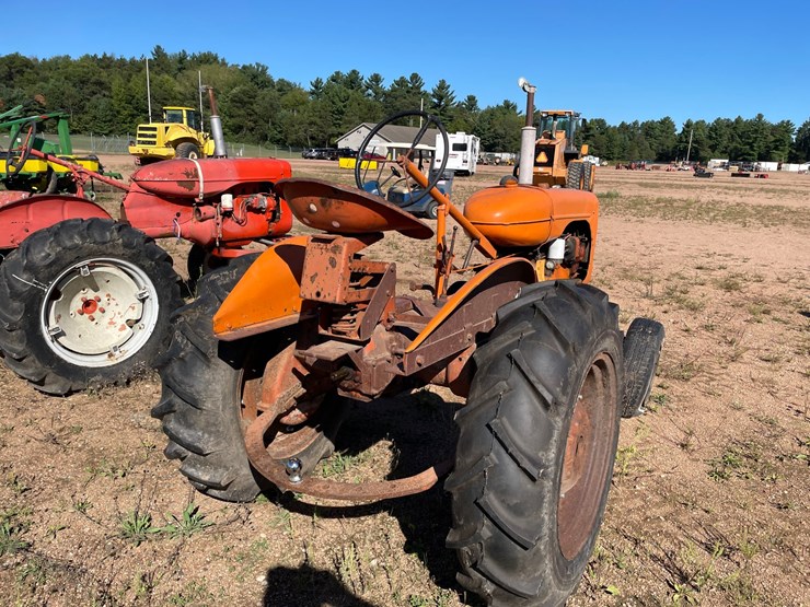#1950-•-allis-chalmers-b-wide-tractor-image-10
