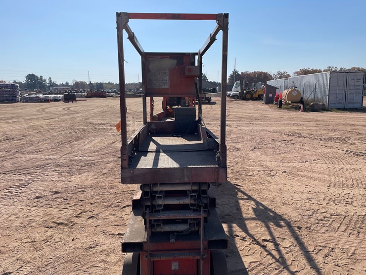 #1909-•-snorkel-s1930-scissor-lift-image-2