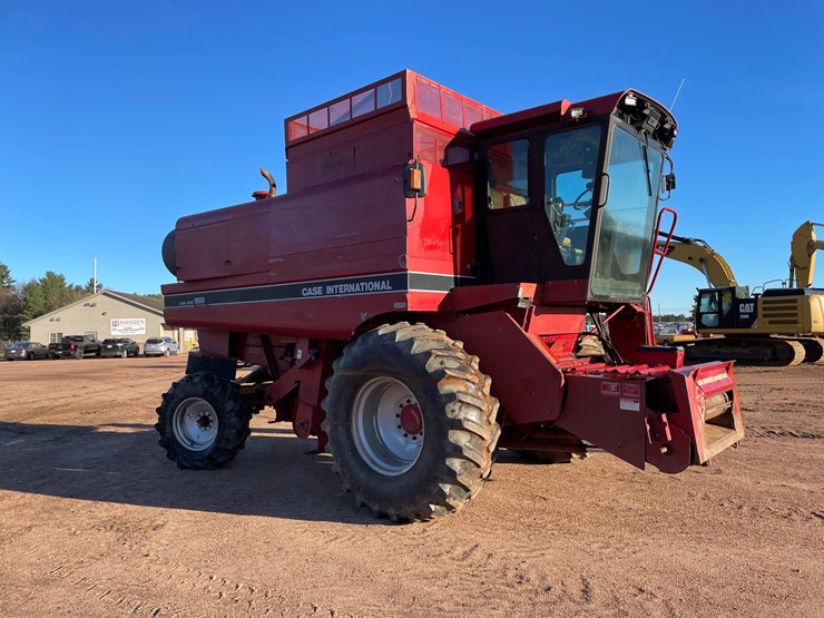 #1898-•-1991-ih-1660-axial-flow-combine-image-4