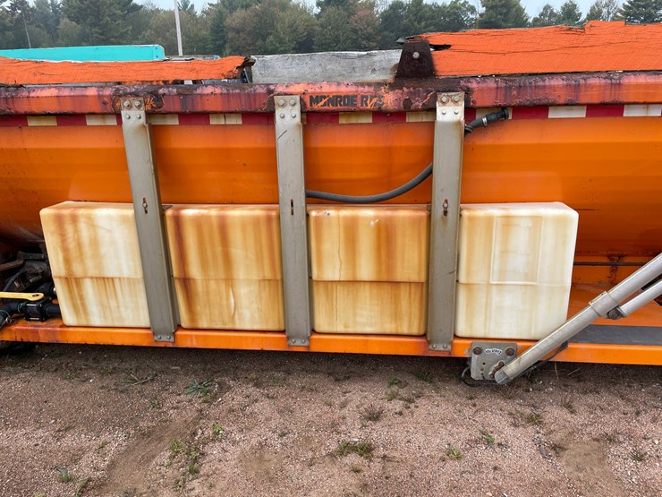 #3729-•-16'-salter-and-sand-box-with-conveyor-bottom-image-30
