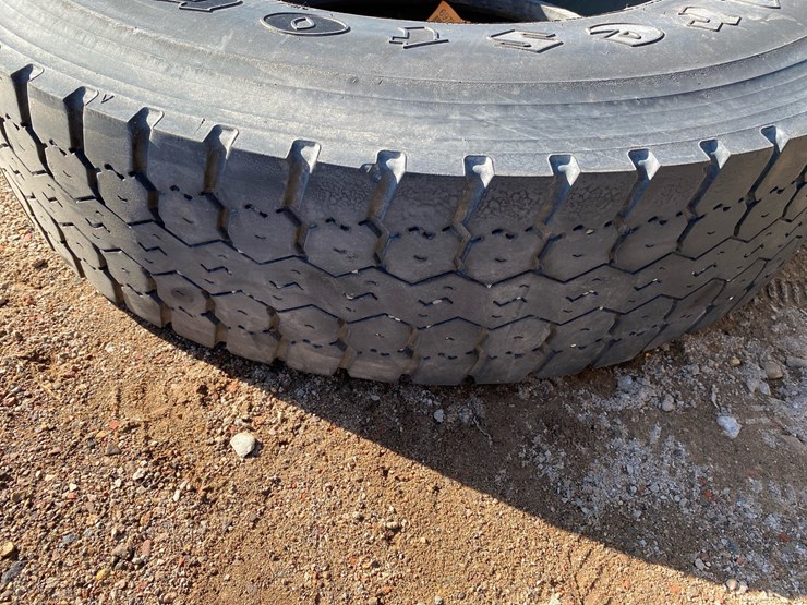 #6975-•-(1)-firestone-fd-663-radial-commercial-truck-tire-image-2