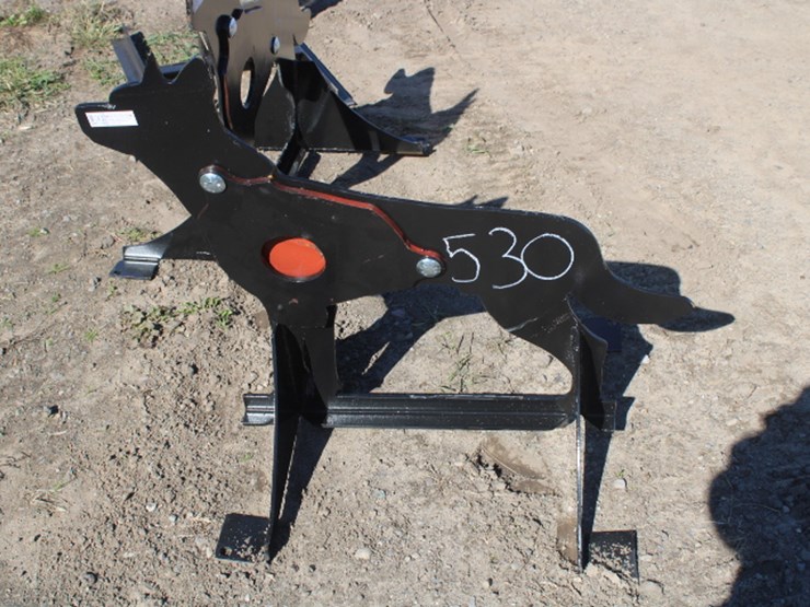 #530-•-3/8-in-ar500-steel-coyote-shooting-target-with-heart-flapper-image-1
