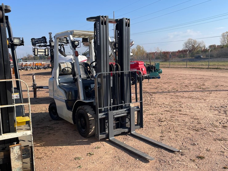 #1883-•-unicarrier-50-lp-forklift-image-3
