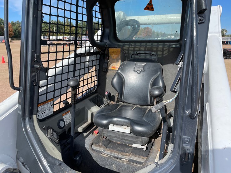 #1074-•-2014-bobcat-t650-tracked-skid-steer-image-17