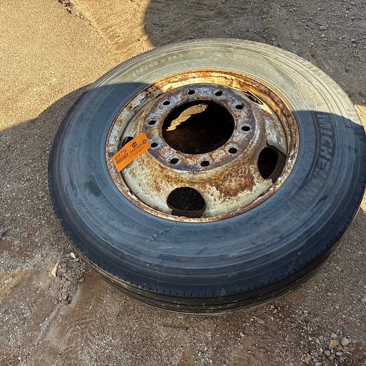 #6979 • (1) Michelin X Line Energy 275 80 R 22.5 Commercial Truck Tire Mounted on Steel Wheel