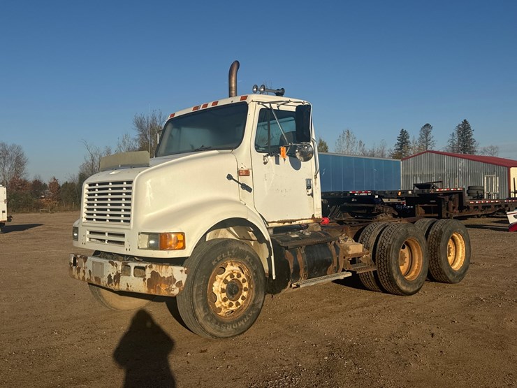 #6904-•-1996-international-8100-6x4-day-cab-semi-truck-(has-wi-title)-image-1