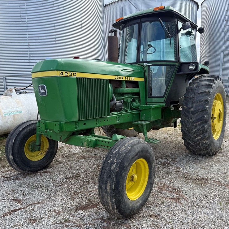 1977 John Deere 4230 Tractor, 5,651 hours, 540 and small 1000pto, 2 remotes, 18.4x34, Outside Rear Wheel weights, Quad Range, s/n- 4230H039245R