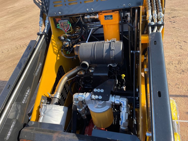 #3236-•-cfg-kjt27-skid-steer-loader-image-26