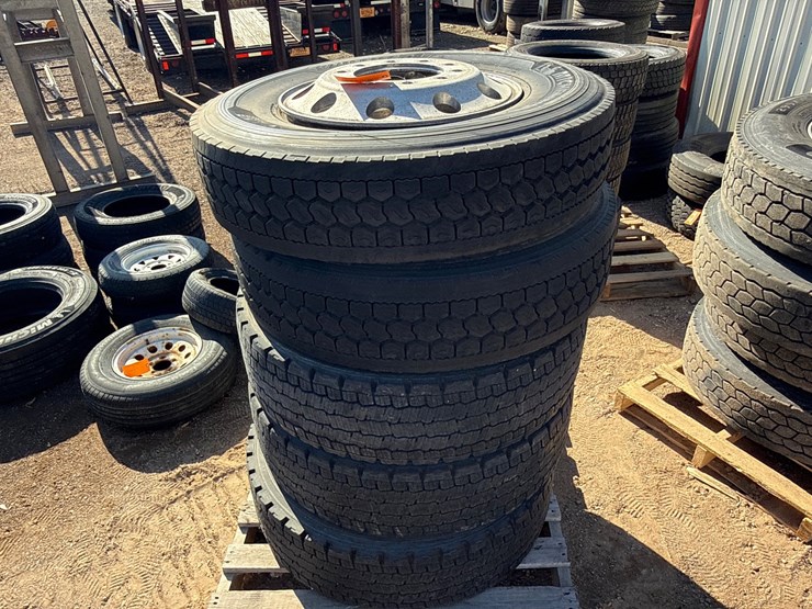 #6981-•-(5)-commercial-truck-tires-with-wheels-image-2