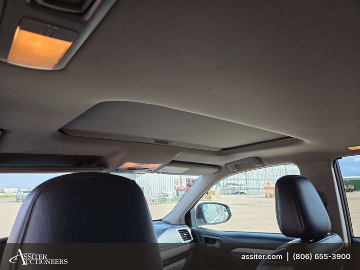 2015-toyota-highlander-xle-image-17