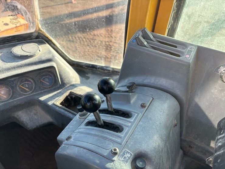 #1884-•-1998-volvo-l120c-wheel-loader-image-32