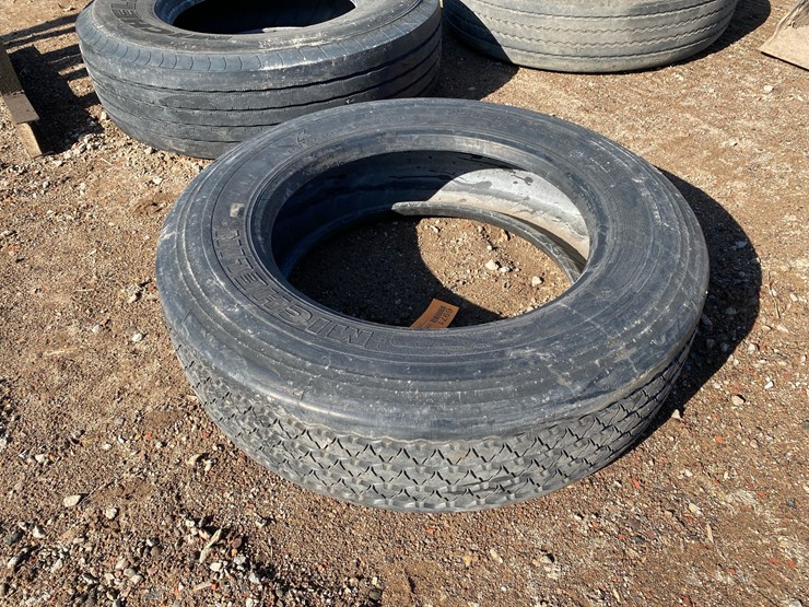 #6971-•-(1)-michelin-pilot-xze-255/70-r-22.5-commercial-truck-tire-image-1