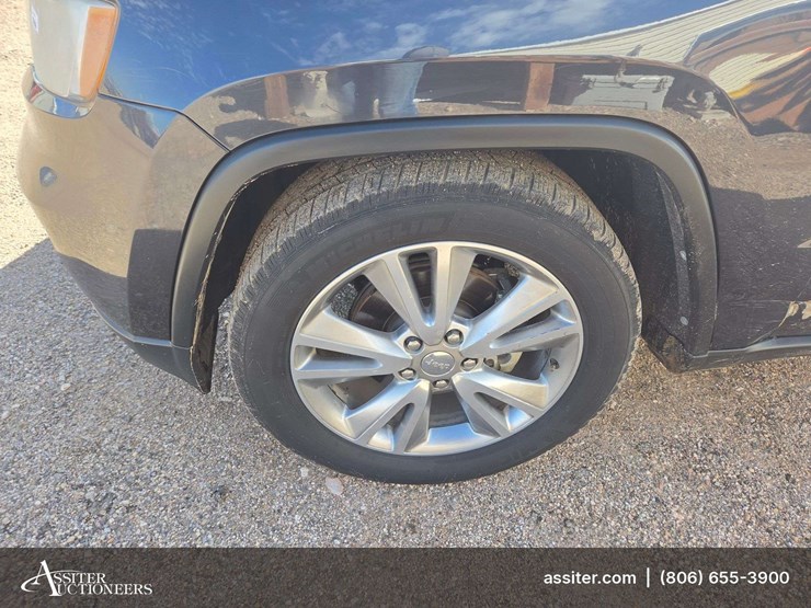 2013-jeep-grand-cherokee-laredo-image-25