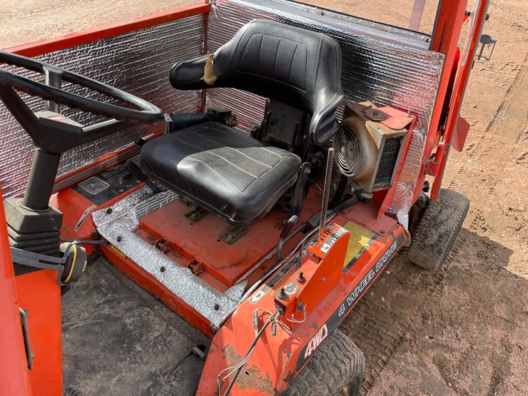 #1019-•-kubota-f2400-4wd-tractor-with-attachments-image-14