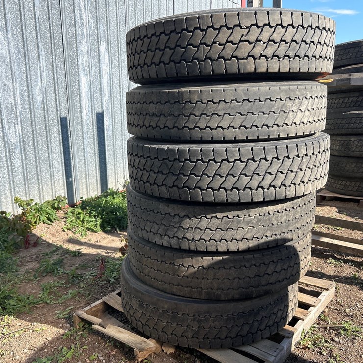 #6961 • (6) 11R22.5 Commercial Truck Tires