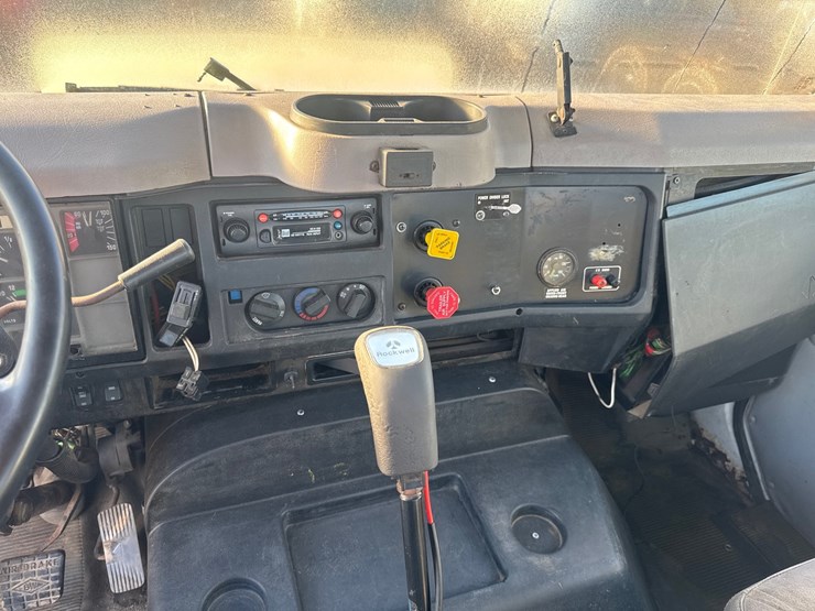 #6904-•-1996-international-8100-6x4-day-cab-semi-truck-(has-wi-title)-image-11