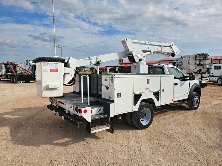 2021-ford-f550-image-4