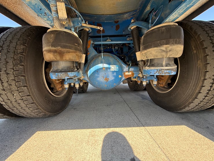 2015-peterbilt-348-image-17