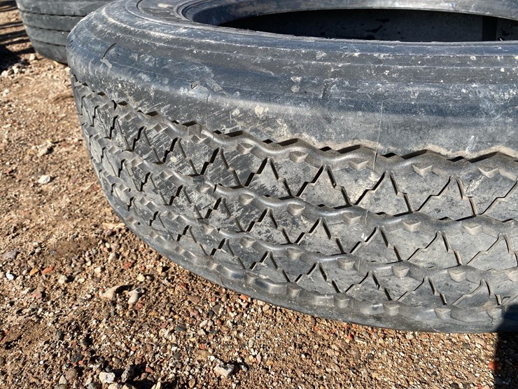 #6971-•-(1)-michelin-pilot-xze-255/70-r-22.5-commercial-truck-tire-image-3