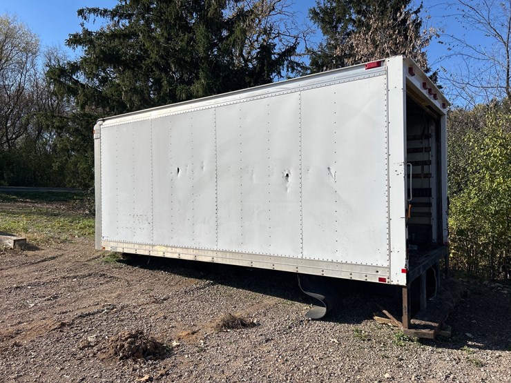 #6941-•-morgan-enclosed-truck-cargo-box-body-with-aluminum-load-blocks-image-2