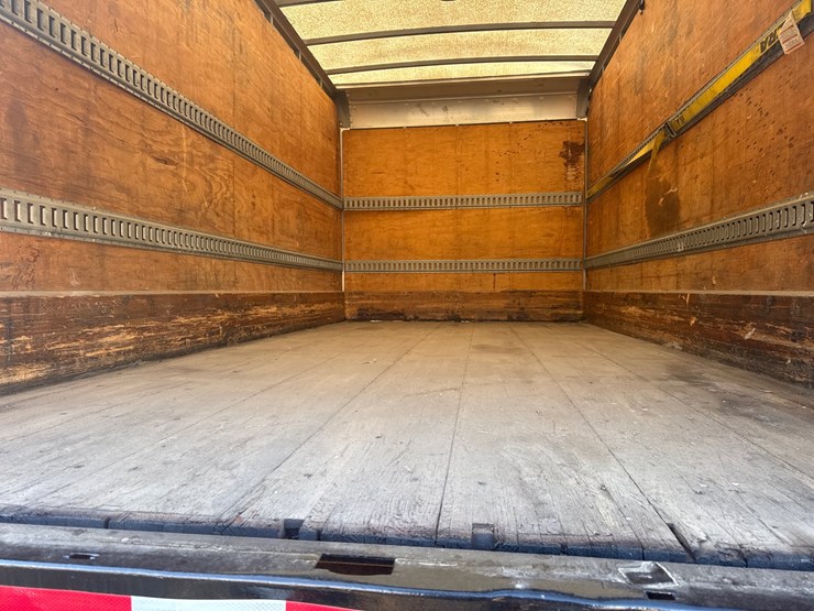 #6900-•-2017-ford-super-duty-xl-box-truck-(wi-title-in-delay)-image-32