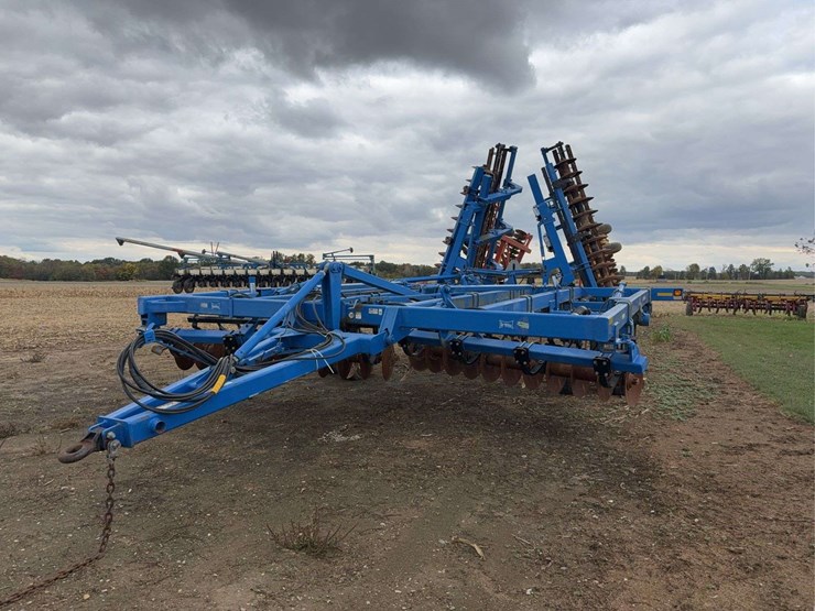 landoll-2211-13-disc-chisel,-walking-tandems,-13-shank,-3-hyd-outlets,-20''-disc-blades,-s/n--25h1000136-image-2