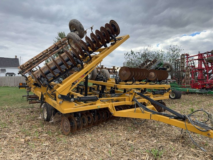 landoll-876-tilloll,-35ft,-hd-3-bar-harrow,-c-shank,-17''-blades,-10''-sweeps-image-3