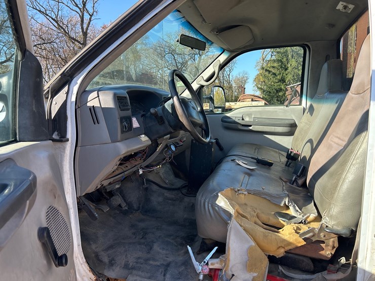 #6935-•-2000-ford-f-550-super-duty-stake-bed-dump-truck-(has-wi-title)-image-35