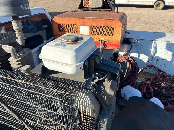#6933-•-1994-chevrolet-1-ton-dually-service-body-truck-(has-wi-title)-image-10