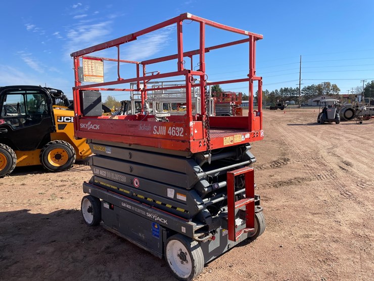 #1877-•-skyjack-sj111-4632-32'-electric-scissor-lift-image-4