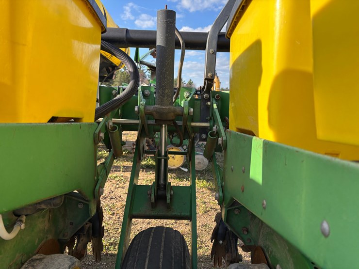 #1948-•-john-deere-7200-16-row-planter-image-18