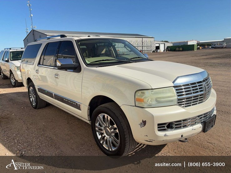 2008-lincoln-navigator-l-image-2