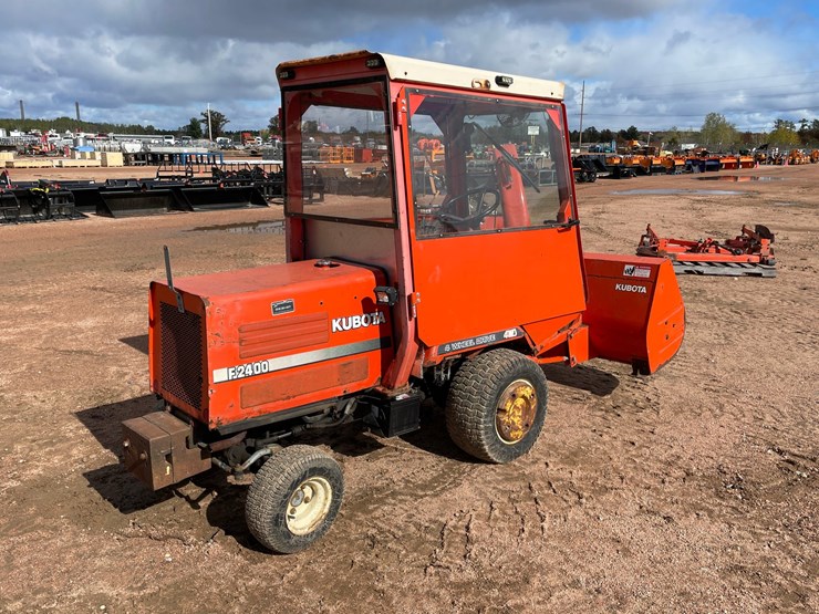 #1019-•-kubota-f2400-4wd-tractor-with-attachments-image-9