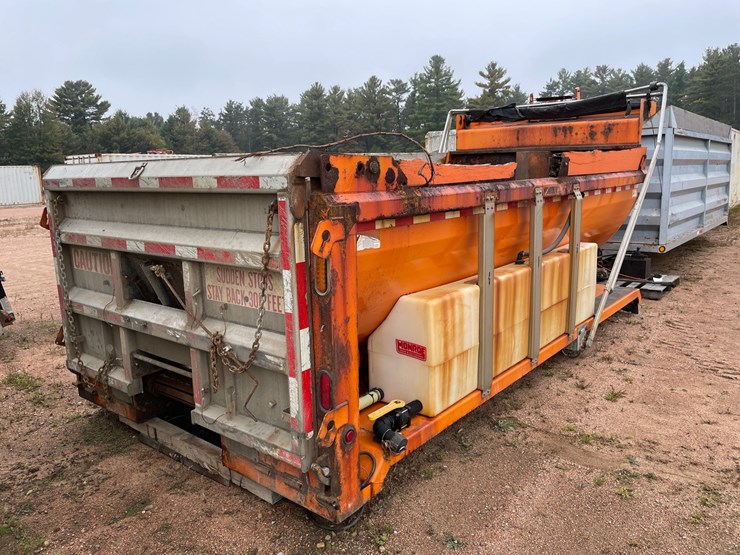 #3729-•-16'-salter-and-sand-box-with-conveyor-bottom-image-5