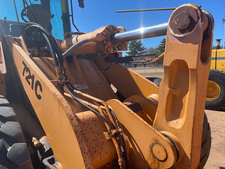 #1748-•-2001-case-721c-wheel-loader-image-14