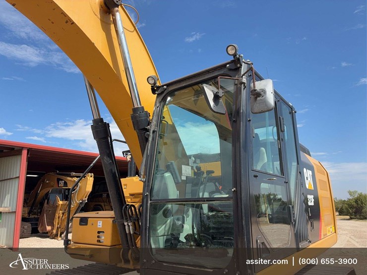 2017-caterpillar-323-image-14