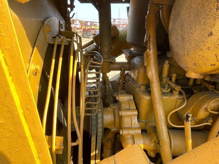 #1910-•-komatsu-d575-1-track-loader-image-17