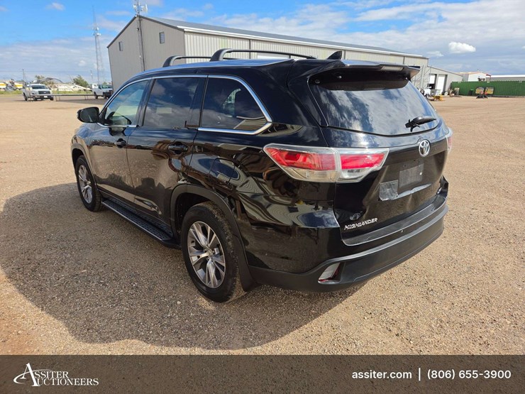2015-toyota-highlander-xle-image-3