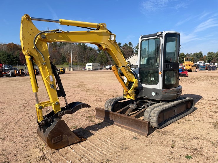 #1904-•-2011-new-holland-e50b-midi-excavator-image-3