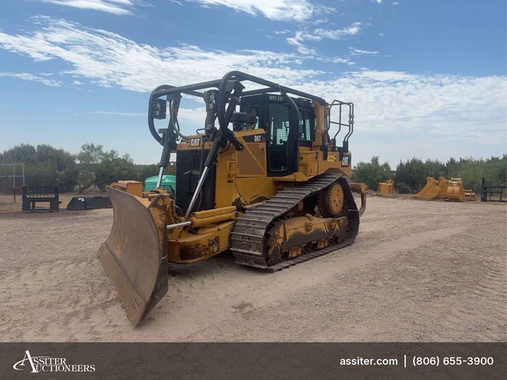 2015-caterpillar-d6t-xl-image-1