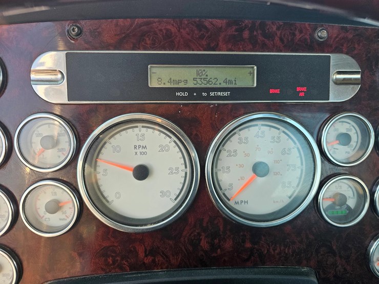 2013-freightliner-coronado-122-sd-image-10