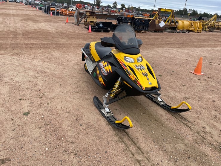 #1053-•-2004-mxz-500ss-ski-doo-snowmobile-(has-current-reg.-card)-image-14