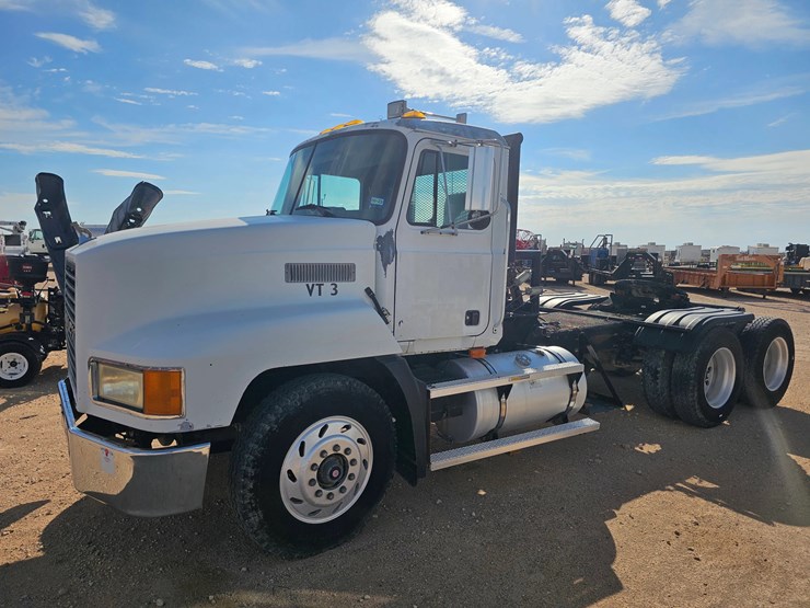 1995-mack-ch613-image-1