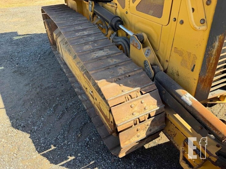 2020-caterpillar-d1-image-32