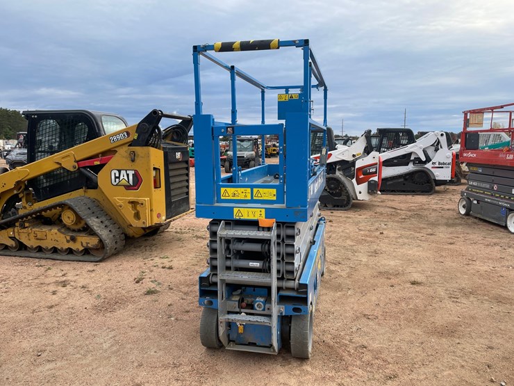 #1901-•-2016-genie-gs2632-electric-scissor-lift-image-6