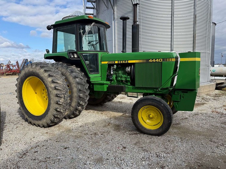 1980-john-deere-4440-tractor,-7,995-hours,-540-and-small-1000pto,-front-fuel-tank,-full-rack-front-weights,-hammer-strap,-side-step,-quad-range,-18.4x38,-quick-hitch,-2-remotes,-s/n--4440w037072-image-6