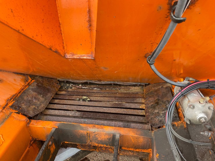 #3729-•-16'-salter-and-sand-box-with-conveyor-bottom-image-12