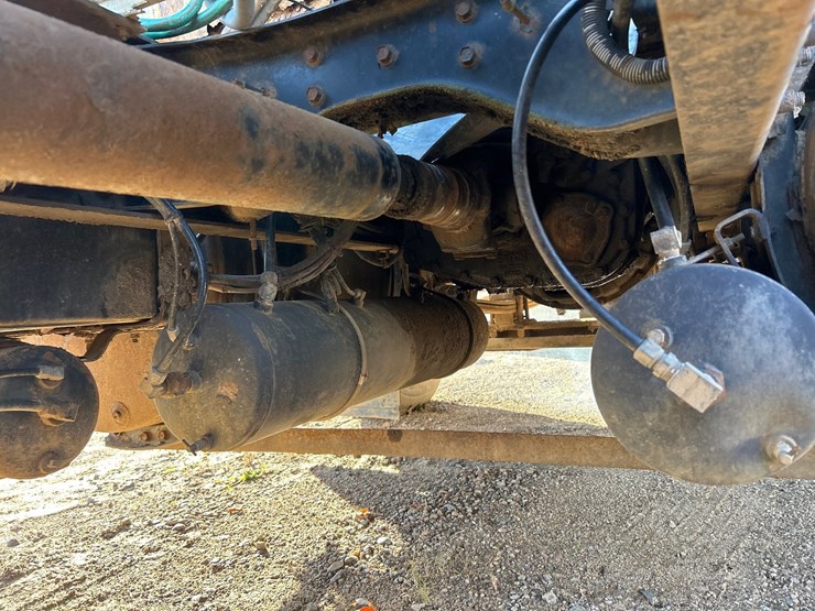 #6903-•-1995-volvo-gm-wg64t-tandem-axle-day-cab-semi-tractor-(has-wi-title)-image-37