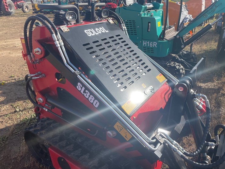 #3213-•-2026-skid-steer-loader-image-16