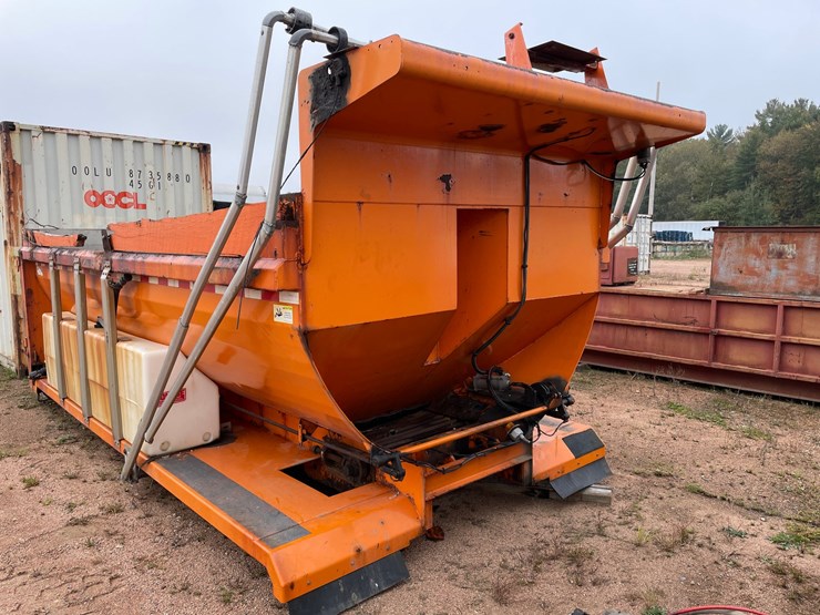 #3729-•-16'-salter-and-sand-box-with-conveyor-bottom-image-8